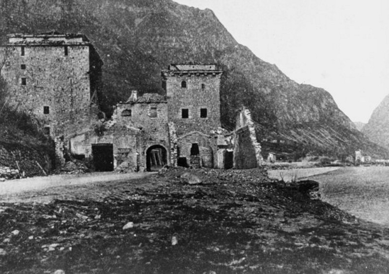 Castelnuovo a fine bombardamenti della prima guerra mondiale